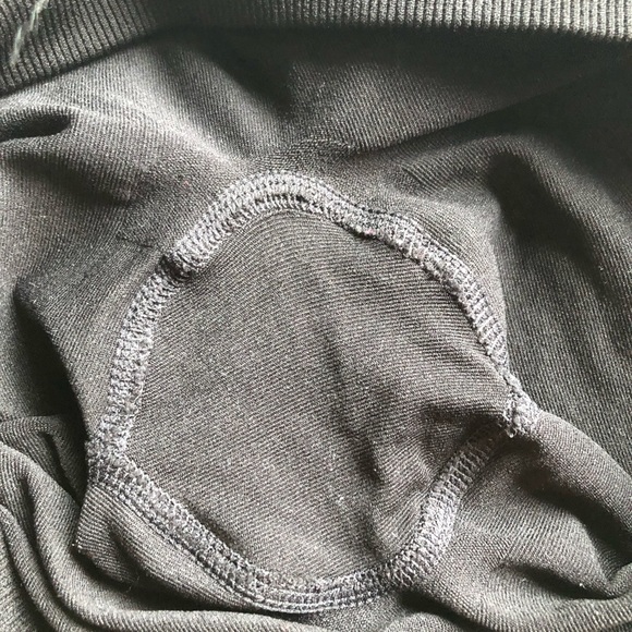 Gapfit. Full length leggings with ruching detail. Size small. Black. - Picture 5 of 5